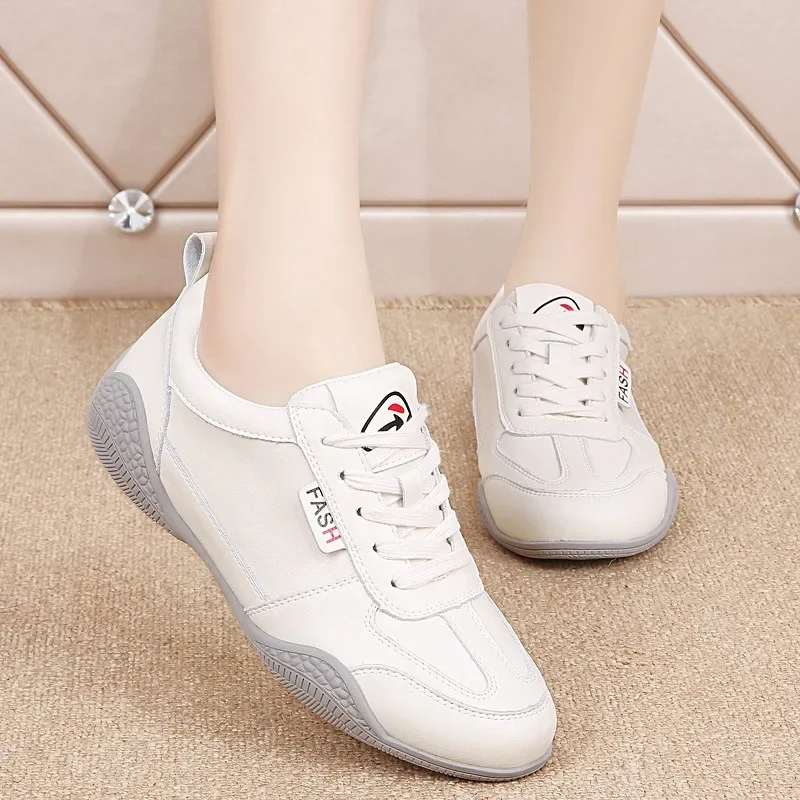 Women Shoes 2024 New Casual Lightweight Sports Shoes WomenBreathable Little White Platform Shoes White Sneakers Women