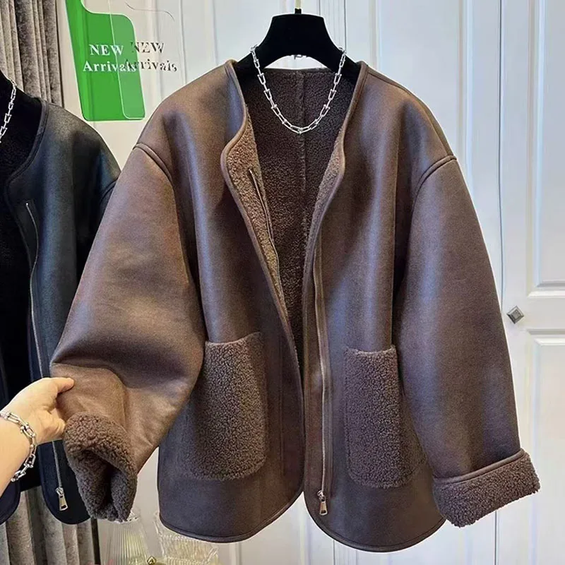 سترة قصيرة متكاملة برقبة دائرية من الجلد والفراء لعام 2026 للنساء في الخريف والشتاء بتصميم فضفاض #3