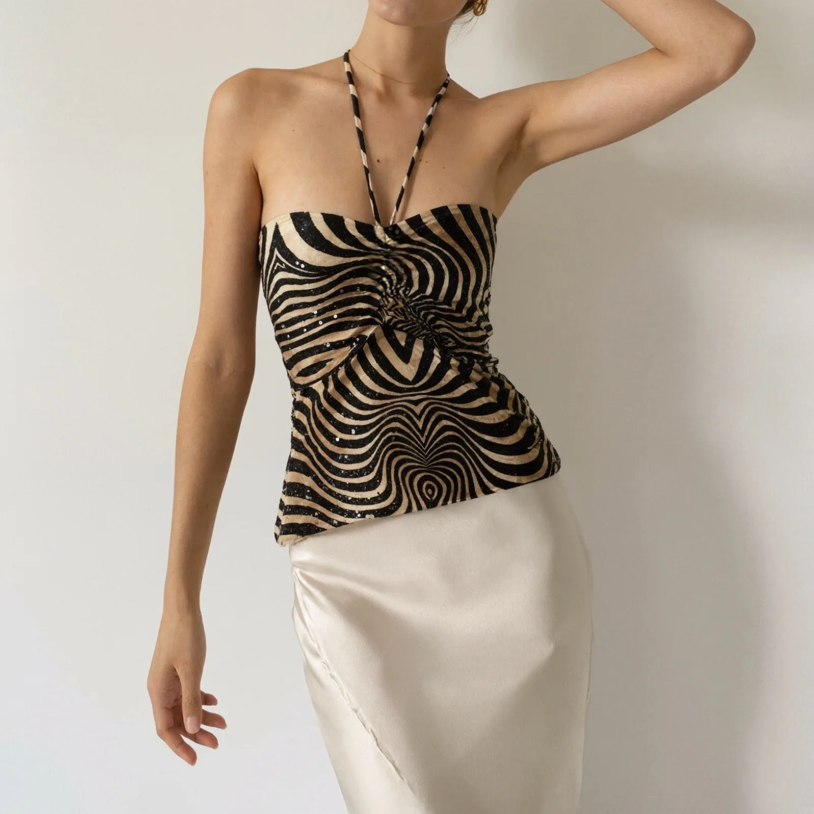 Europe et états-unis automne nouvelle mode tempérament sexy motif zèbre rétro col suspendu enveloppé dans un manteau.