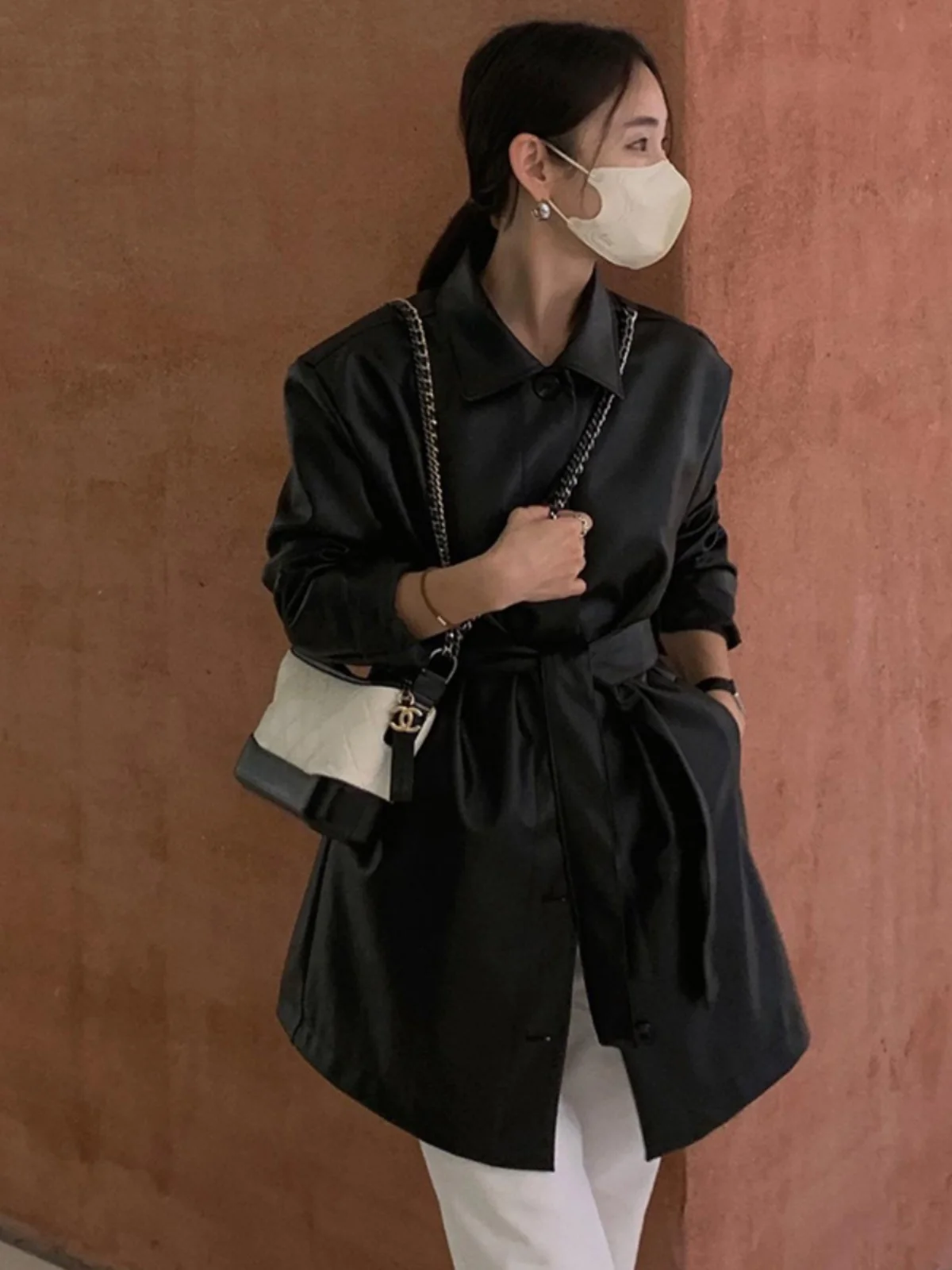 Bla Leather Jaet المرأة ربيع 2025 جديد منتصف طول التخسيس طويل Sve تصميم سترة واقية بولي Leather الجلود تخفيف Sle