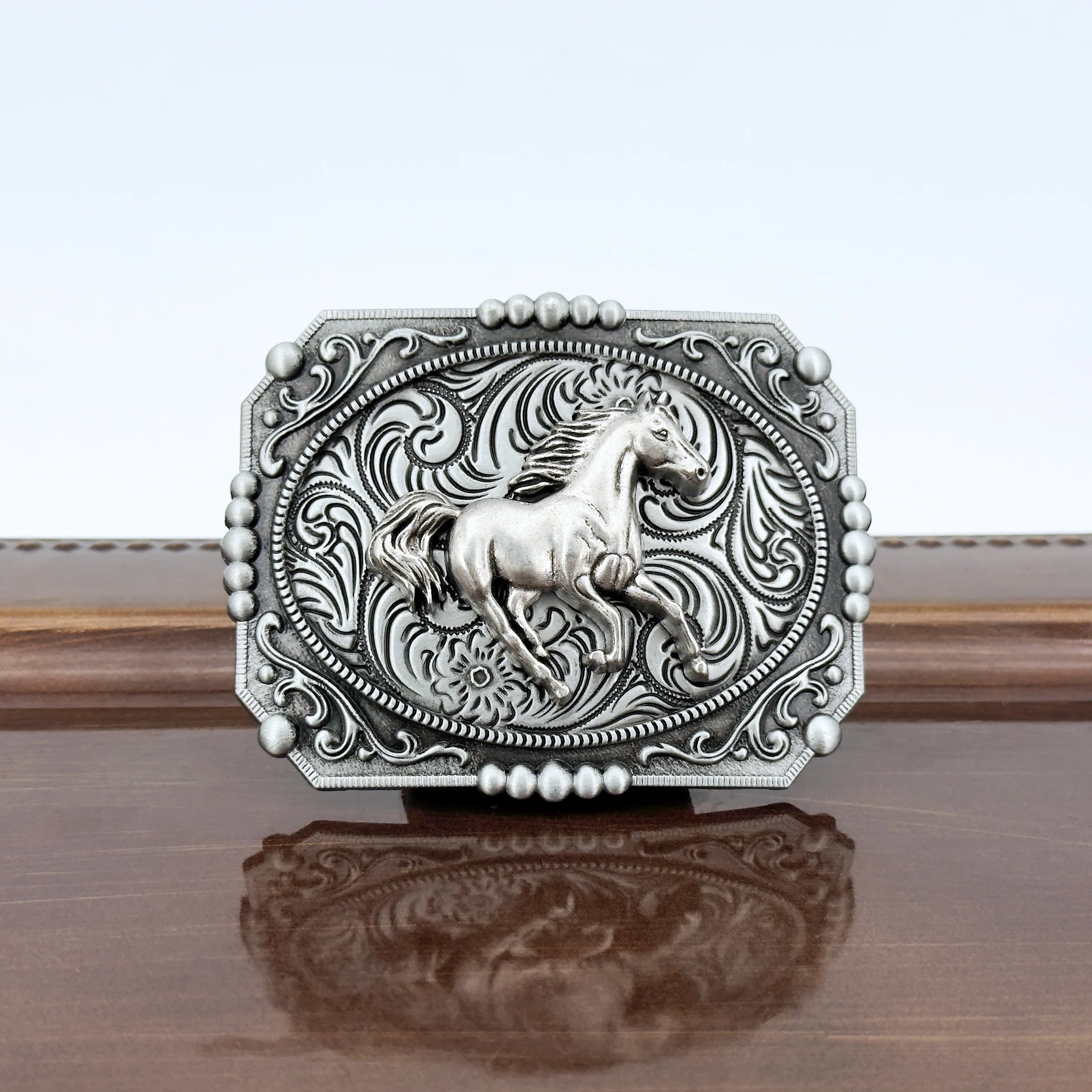 1PC Cowboy occidentale retrò antico cavallo dorato modello inciso moda versatile fibbia per cintura accessori da uomo all'ingrosso