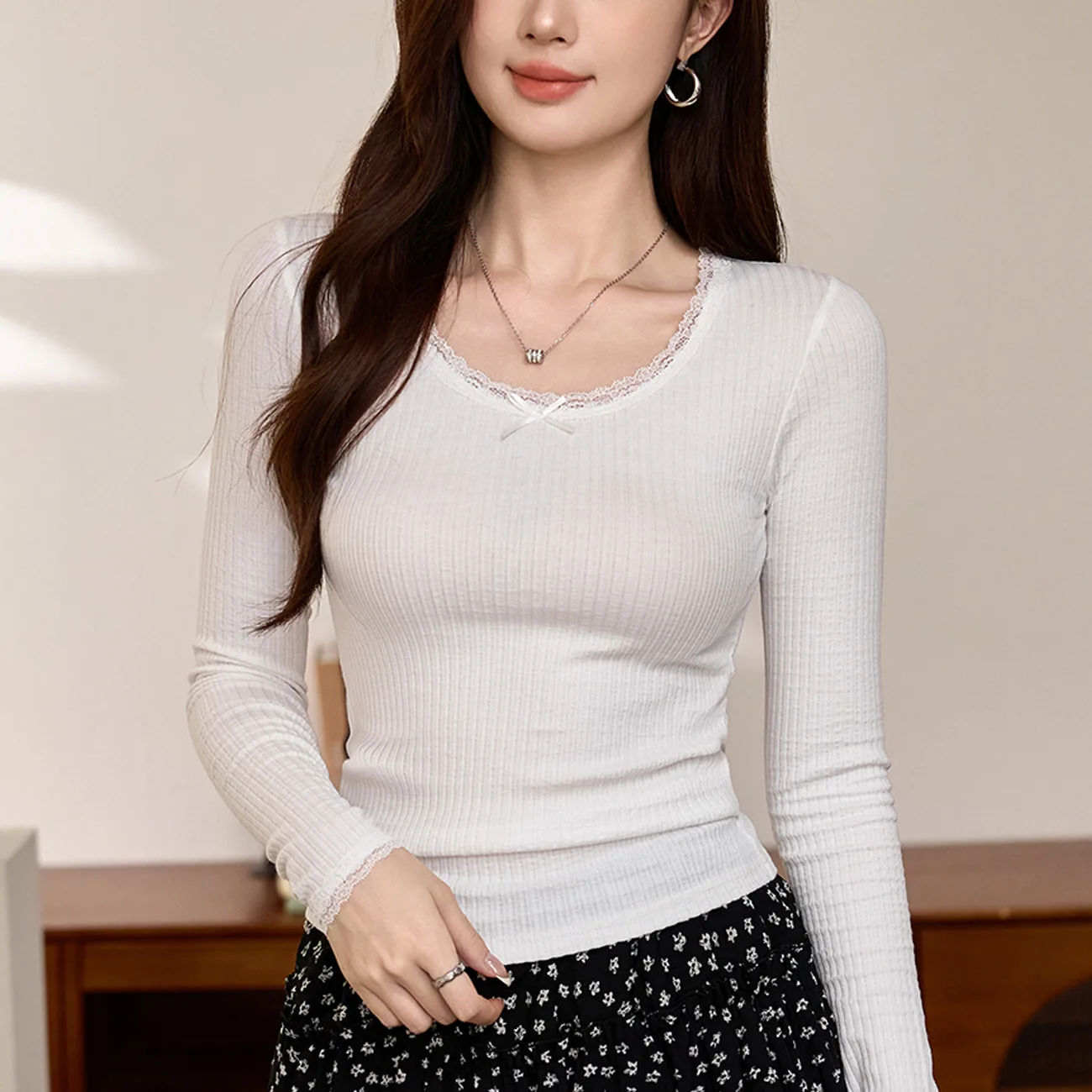 Micro Transparent Sexy Lace Lace T-shirt Women's Long Sleeved 2025 Autumn New Style Pure Desire Base Shirt