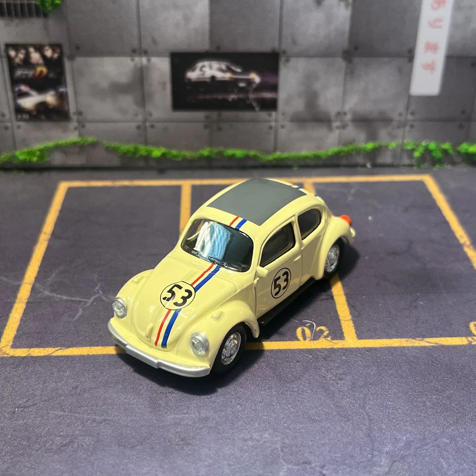 

Модель автомобиля под давлением из сплава Norev 1/64 Beetle