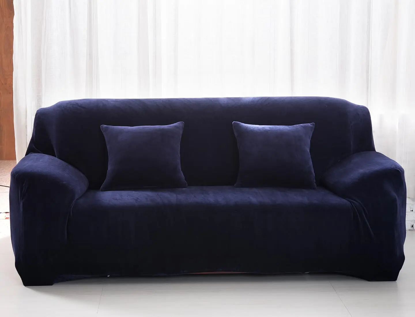 

1-Piece Velvet Plush Stretch Sofa Slipcover With Elastic Bottom Soft Fuzzy Fluffy Couch Covers For 3 Cushion Couch Furniture