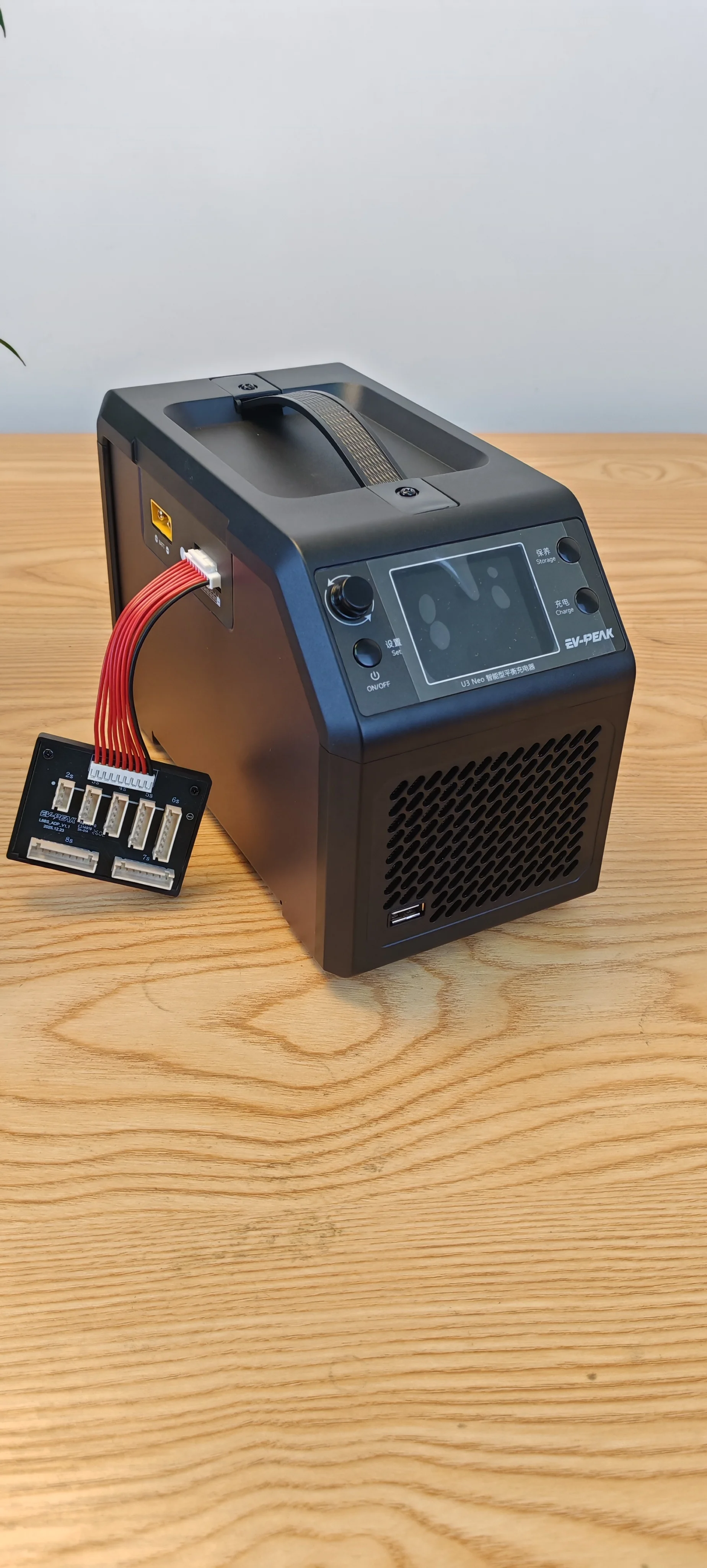 

EV-PEAK U3-NEO 1500W 40A 2-8S Интеллектуальное высокомощное быстрое зарядное устройство с балансировкой 1500W/40A