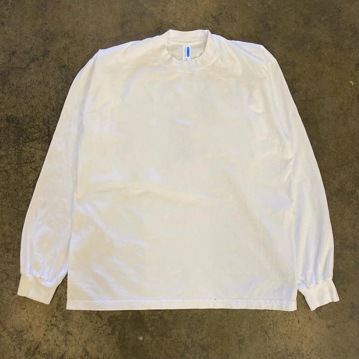 Variant: White [solid color no print]