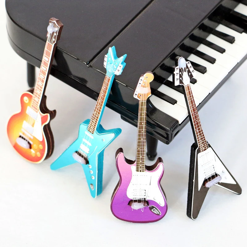 Modelo instrumento musical para Dollhouse decoração, guitarra brinquedos, acessórios, 1:12