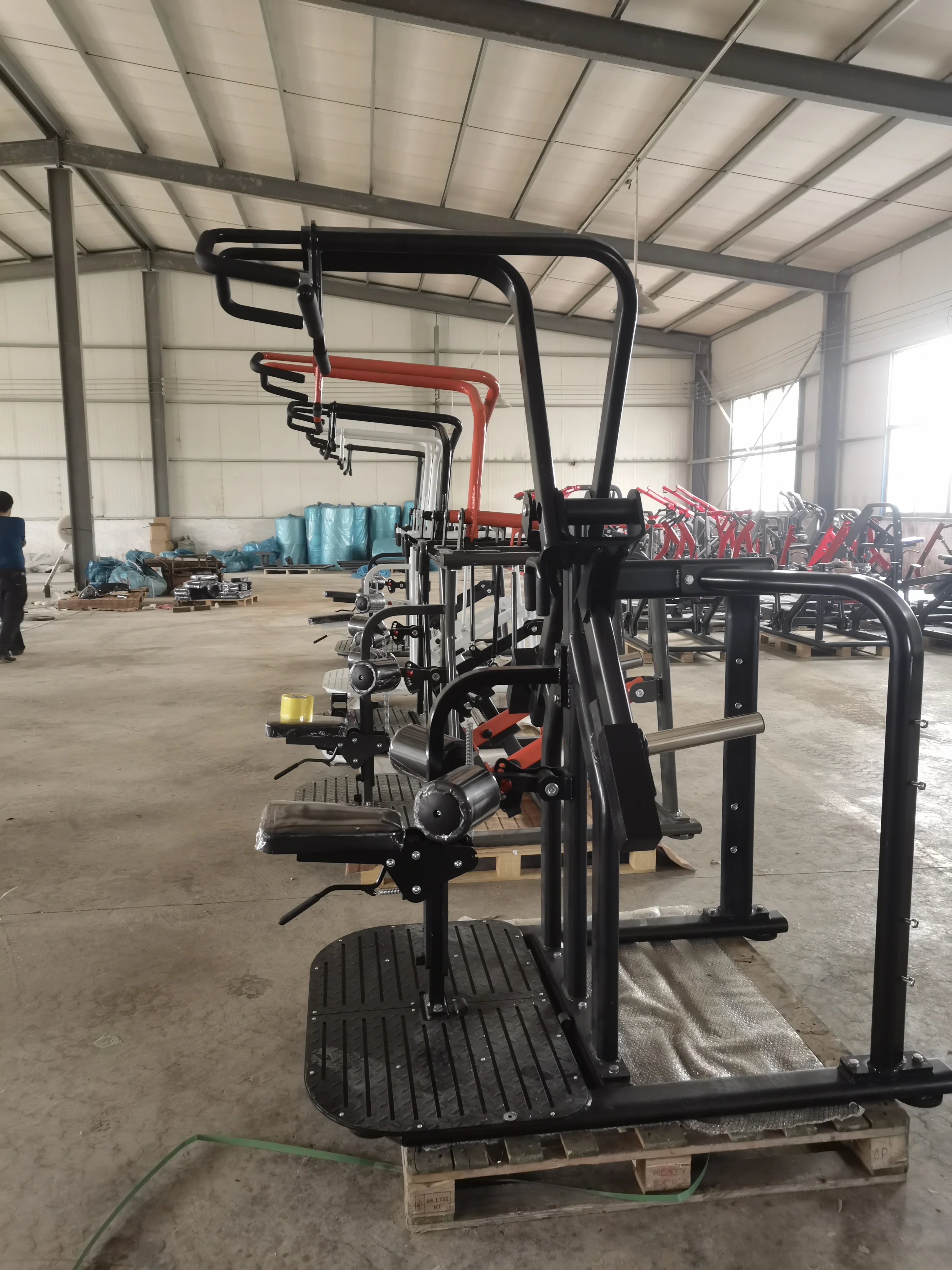 Hot Selling Plate Loaded Iso Lateral Lat Pulldown Machine Commercial Grade Steel Back Strength Training Gym Equipment Made China