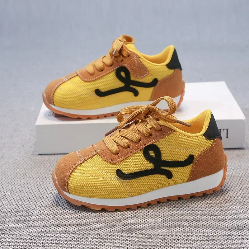 

Кроссовки для бега для мальчиков и девочек, противоскользящая мягкая подошва, новинка 2025, детская повседневная обувь, дышащая детская спортивная обувь с сеткой, легкий комфорт