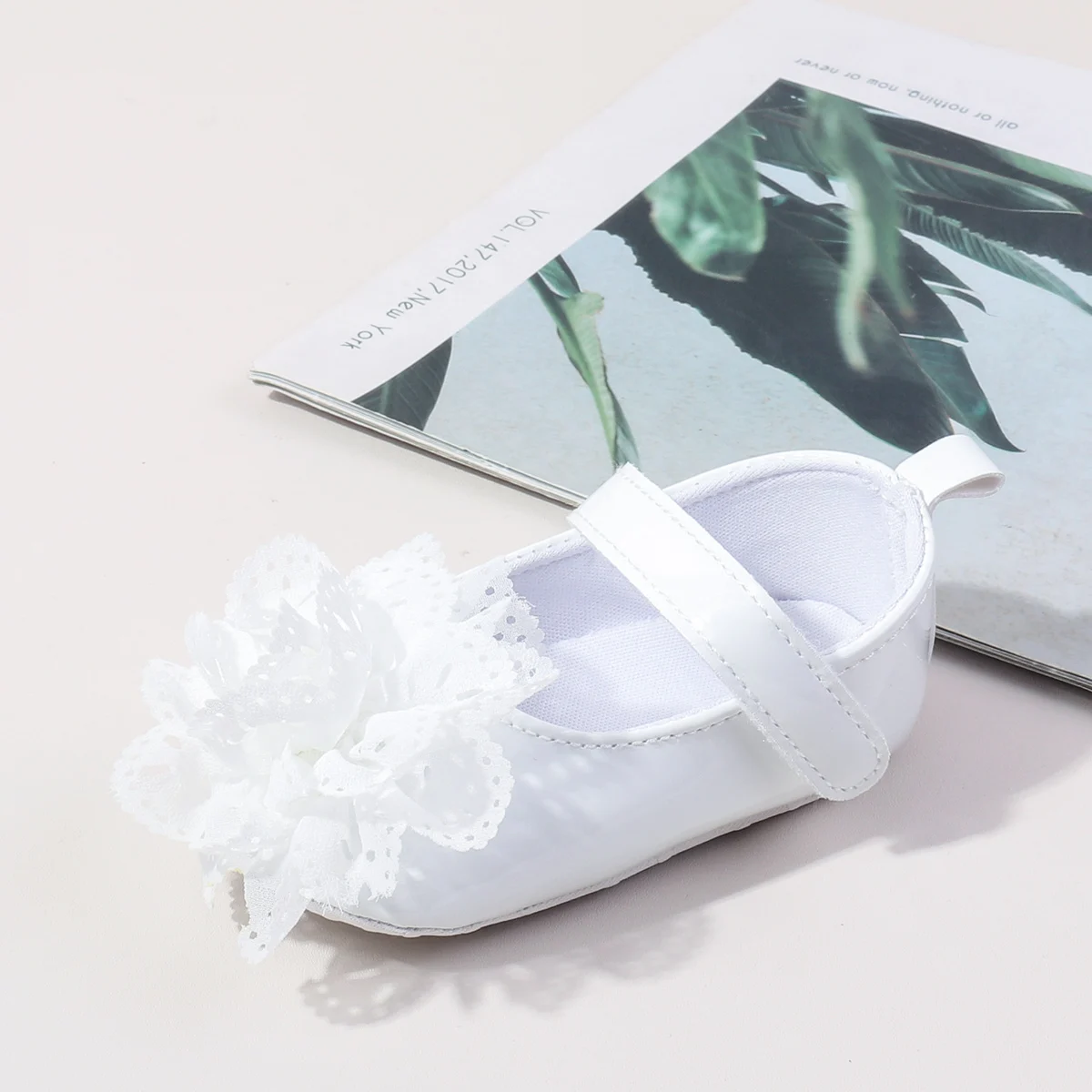 

2025 Spring New Style Baby Girls First Walking Beautiful Toddler Shoes With Comfortable Sole Newborn Pre-walking Shoes For 0-18M