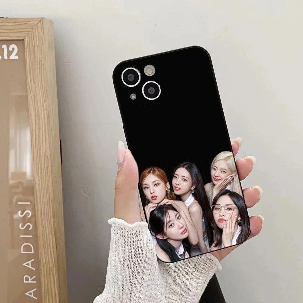 I-Itzy Kpop Yeji Ryujin Phone Case For iPhone 15,14,13,12,11 Plus,Pro,Max,XR,XS,X,7,8 Plus,SE,Mini Silicone Soft