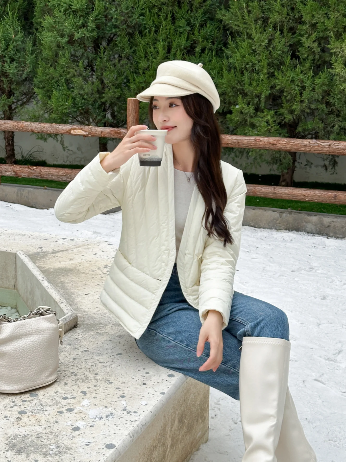 Leichte Daunenjacken für Damen im Winter mit V-Ausschnitt, einzigartige einfarbige All-Match-warme Mäntel, tägliches Pendeln, lockeres, langärmliges Oberteil