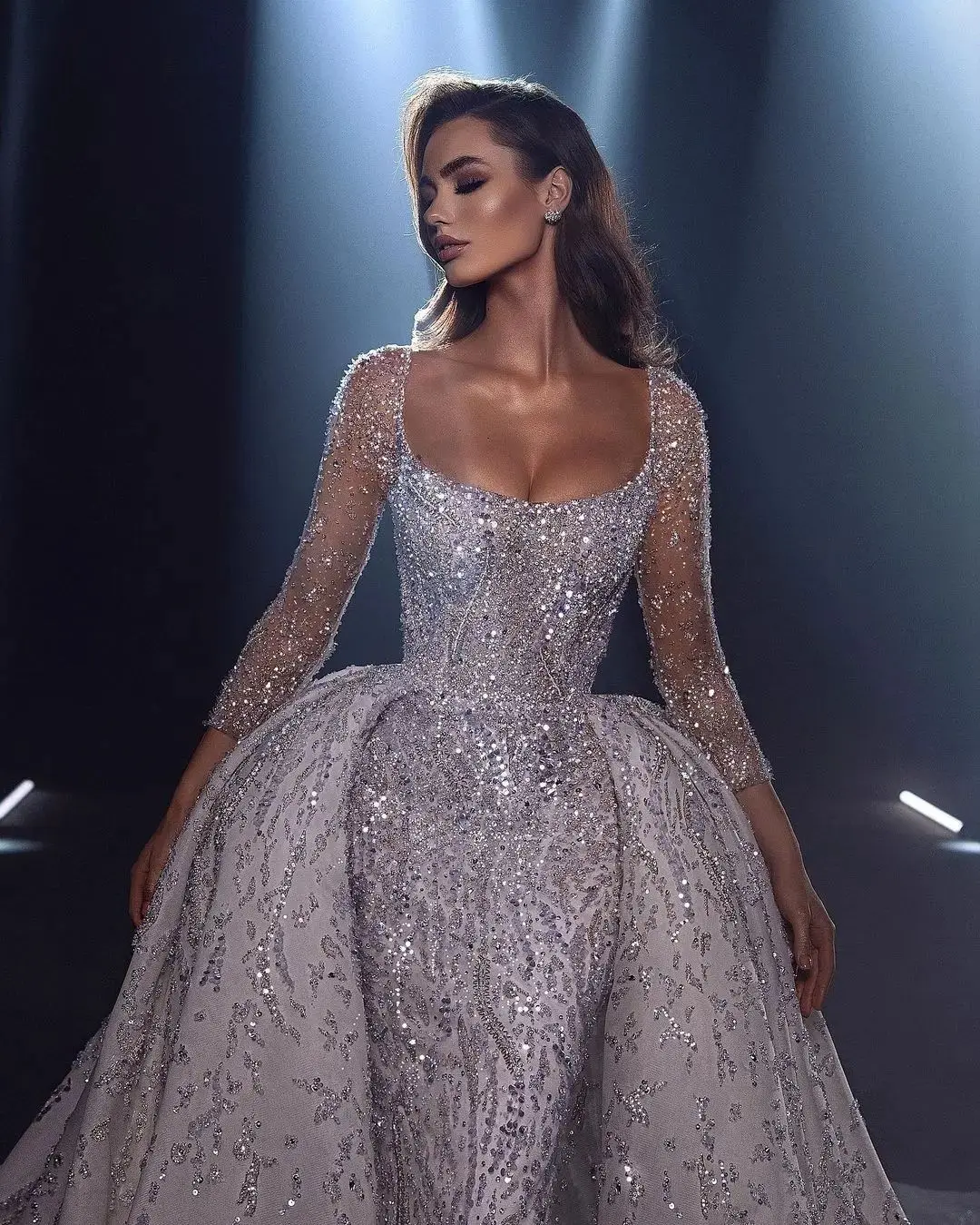 Robe de mariée à paillettes scintillantes, col carré citroën, tout ce que les patients font sur mesure, perlée avec surjupe