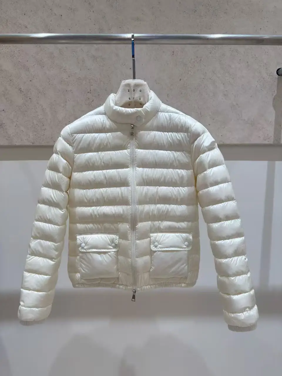 2026 Women Short Down Jacket New Fashion Light Warm Understated Sophistication Comfortable Breathable Short Down Jacket