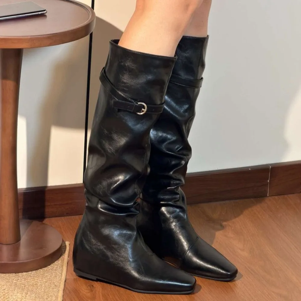 2026 Autumn Retro Style Pointed Pleated Women's Long Boots with Wide Leather Buckles, Simple and Elegant High-Top Cavalry Boots