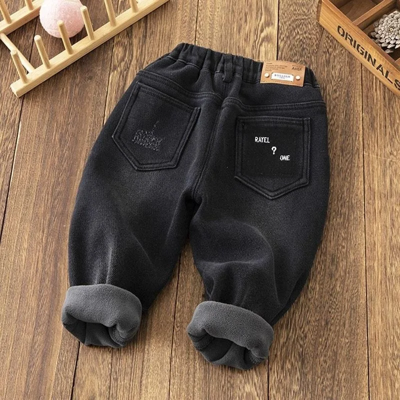 

Новые зимние джинсы для маленьких мальчиков с буквенным принтом, утепленные детские джинсовые штаны для маленьких мальчиков, универсальные штаны с эластичной резинкой на талии для маленьких мальчиков