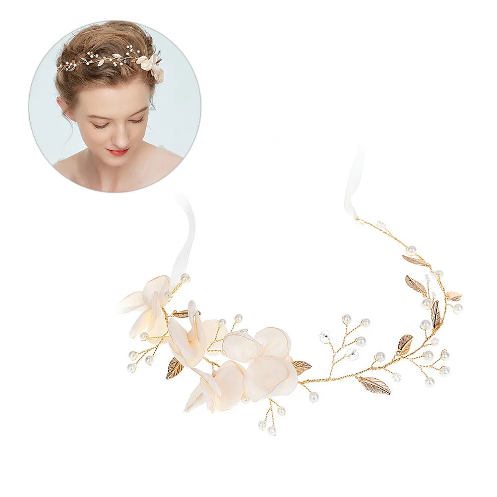 

Свадебная повязка на голову ручной работы с золотыми листьями и жемчугом, бежевая ткань, цветок, свадебный шиньон, легкий элегантный головной убор