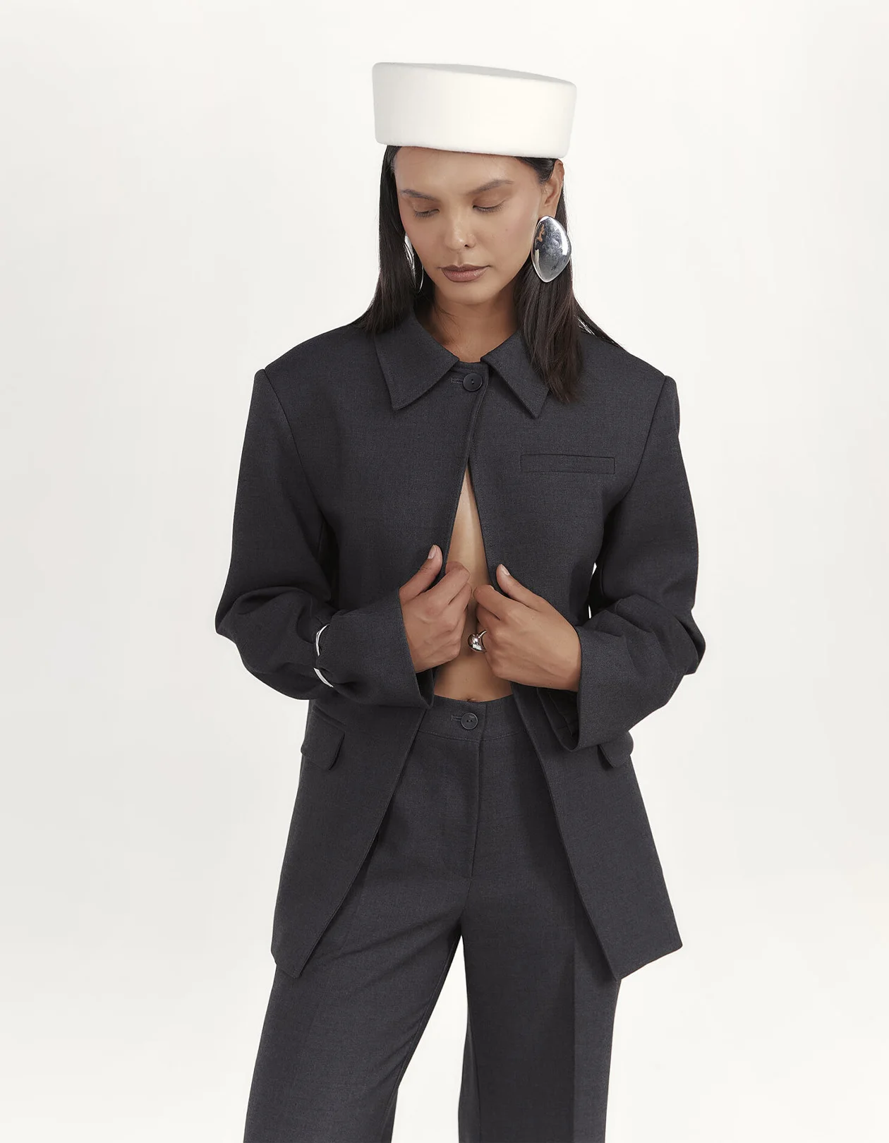 

LIMO 2026 Sleek Dark Grey Suit • Oversized Blazer Minimalist Silhouette • Modern Office & Street Style