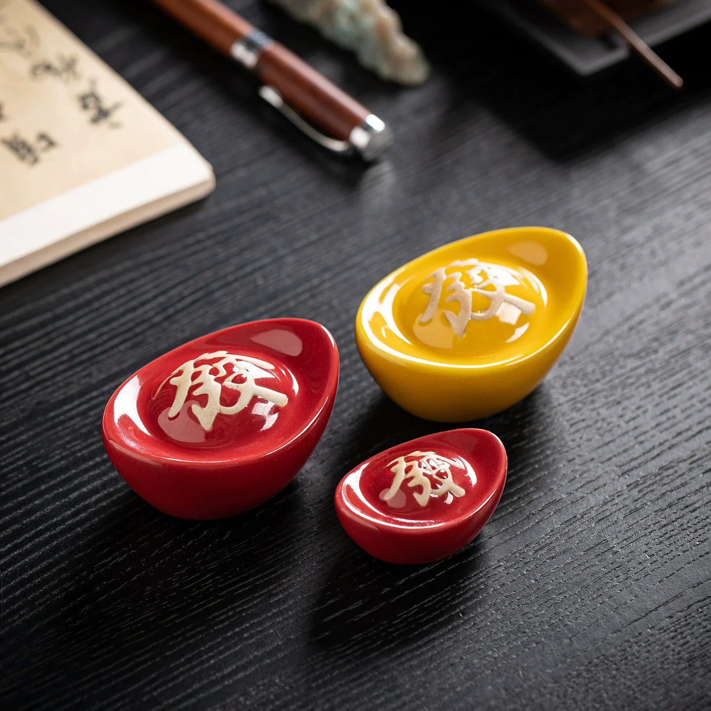 Mini Ceramic Wealth Ingot Tea Pet, Lucky Money Figurine for Tea Table Tray, Absorbent Tea Play Ornament, Cute Tea Gift for Tea