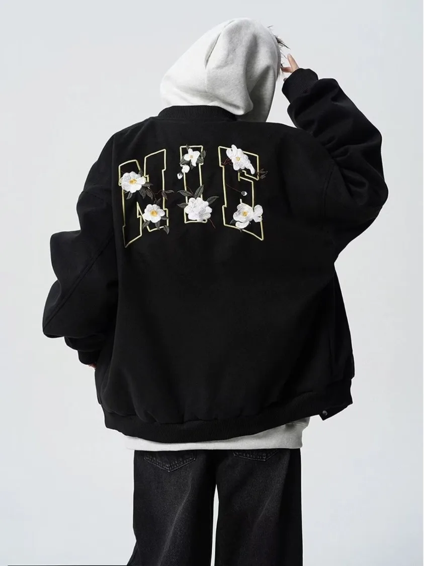 เสื้อแจ็คเก็ตเบสบอลสไตล์อเมริกันสำหรับผู้ชาย ดีไซน์ปักลายทันสมัยสำหรับฤดูใบไม้ร่วง เสื้อคลุมคาร์ดิแกนแบบเปิดสำหรับคู่รัก สไตล์วิทยาลัย ผ้าหนา