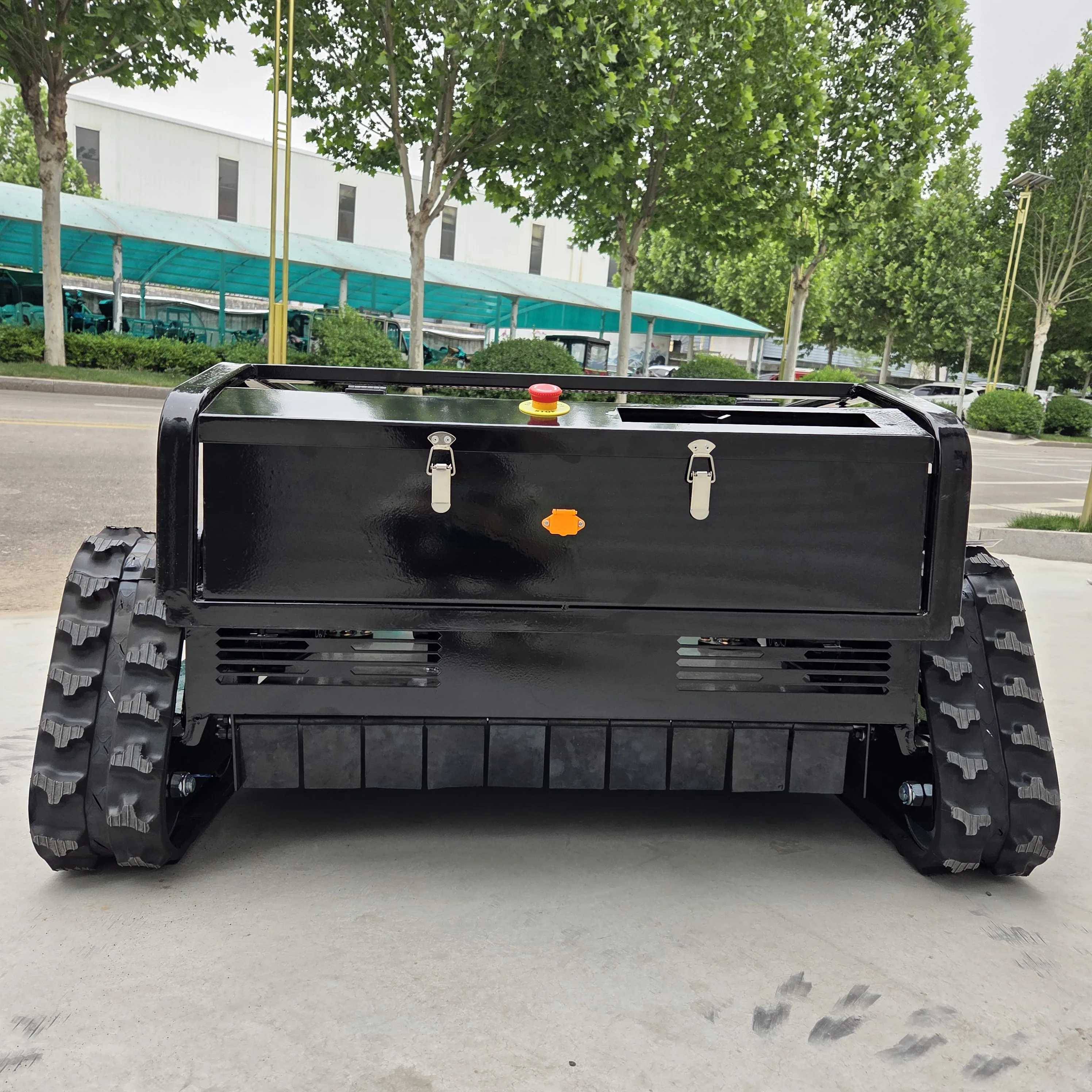 새로운 800mm 원격 제어 잔디 깎는 기계는 20-150mm의 리프팅 블레이드를 원격으로 제어할 수 있습니다. 2026년 제품, 론신 452 및 608 엔진 탑재.