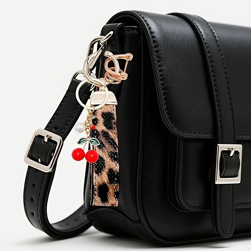 1 piece of leopard print car keychain, fashionable and minimalist, suitable for daily outings and shopping, comes with a screwdr