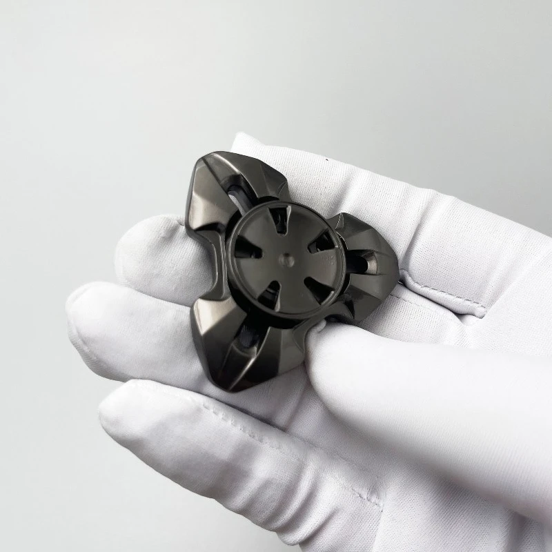 Brinquedo de descompressão de giroscópio de ponta do dedo giratório oco de três páginas de metal mecânico EDC desdentado