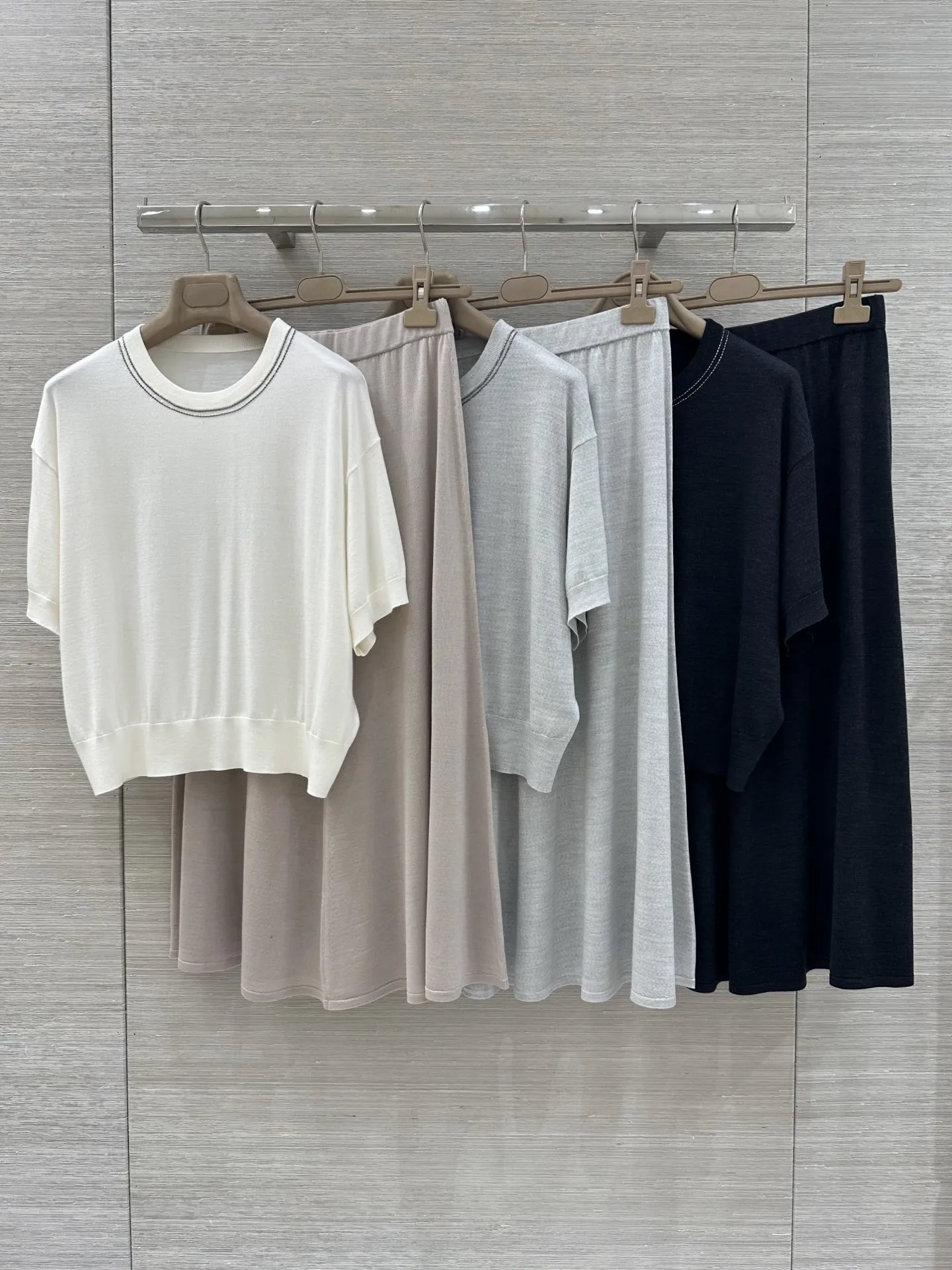 

Women Beaded Chain Knitted Set Wool Silk Round Neck Short Sleeve Sweater + Elastic Waist A-Line Long Skirt Elegant Suit