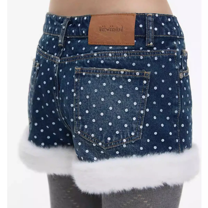 Jeans da donna con giunture foderate in pile a vita alta blu dal design vintage 2025 Autunno Inverno Nuovi pantaloncini di jeans ispessiti caldi da donna