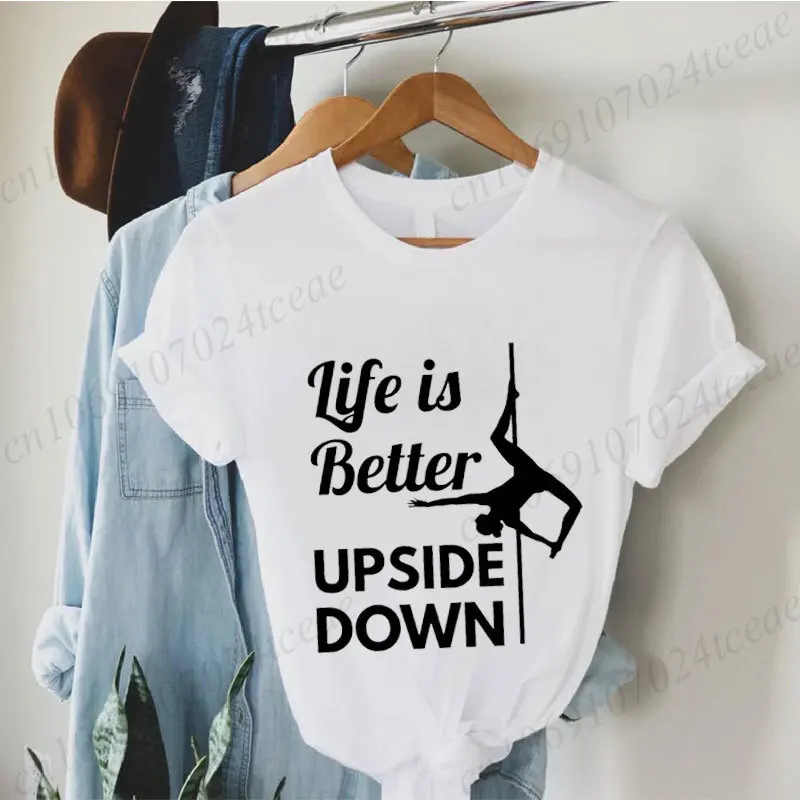 POLE Dance Wome เสื้อยืดชีวิตดีกว่า Upside Down TEE แฟชั่นสาว T เสื้อตลกพิมพ์ตัวอักษร Tops Tees เสื้อผ้าเสื้อผ้าหญิง