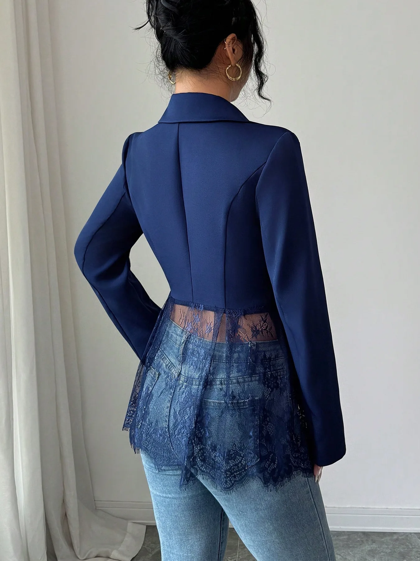 Damen-Spitzenblazer mit Kerbrevers, Ein-Knopf-Verschluss, Langarm, Schlanke Passform, Durchbrochener Patchwork-Anzug, Bürojacke für Damen – Detail 10