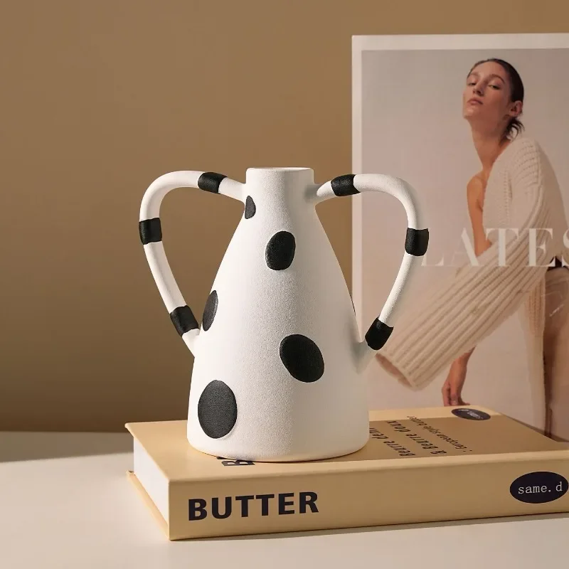Alien black and white polka dot flower decoration, hotel model room, homestay home, living room, antique rack decoration