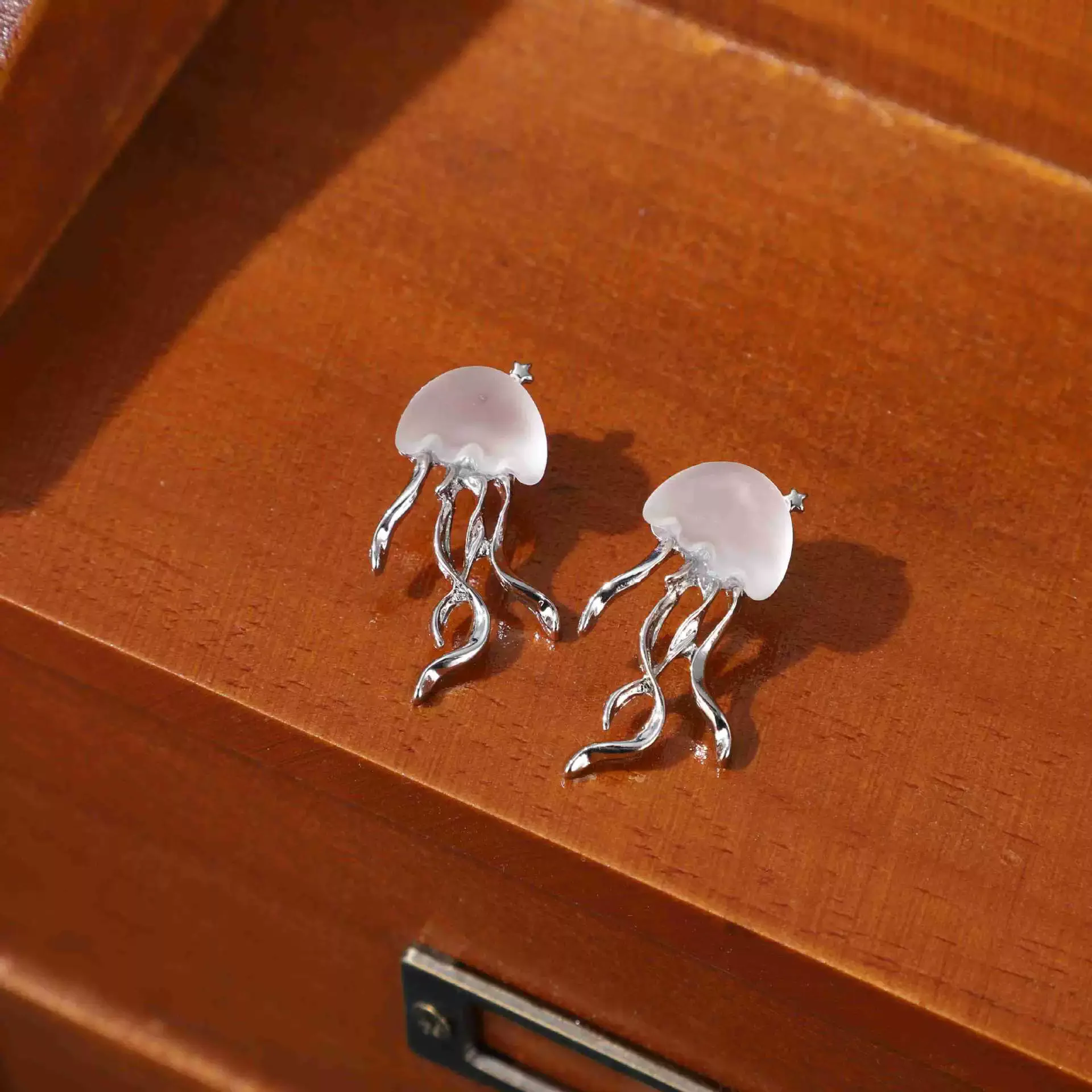 Translucent Acrylic Jellyfish Drop Earrings for Women Silver Color Metal Small Star Dangle Earrings Fashion Jewelry