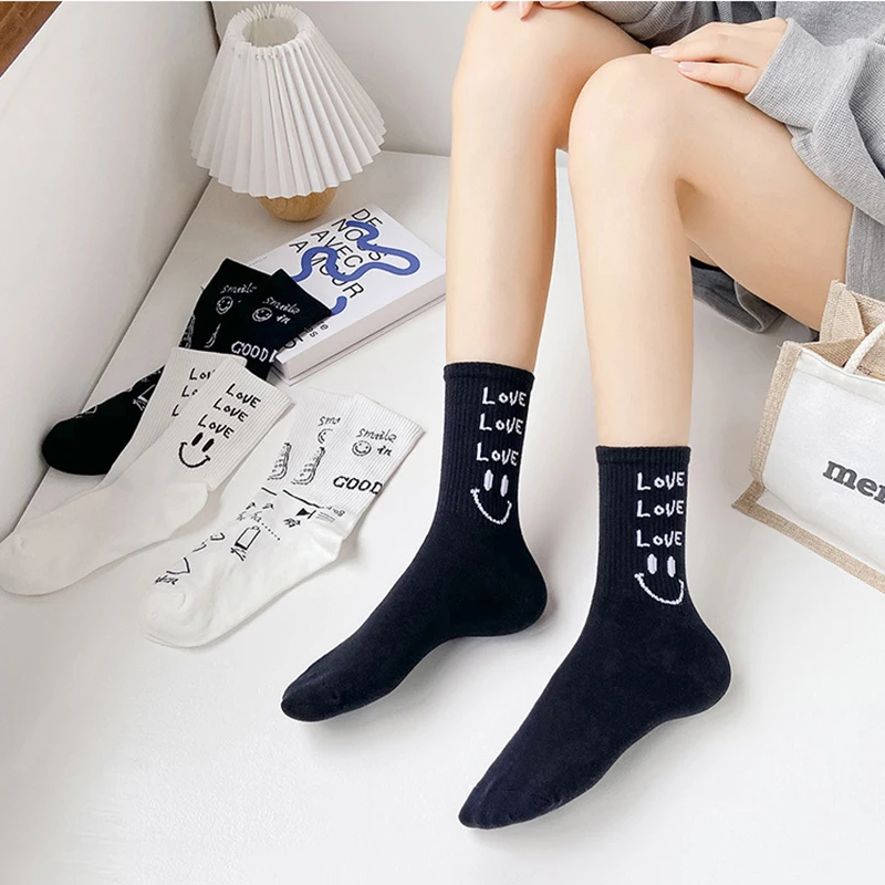 Fashion Cute Smiling Face Socks Women Men Black White Couple Cotton Socks Korean Style Kawai Harajuku Calceines Funny Socks