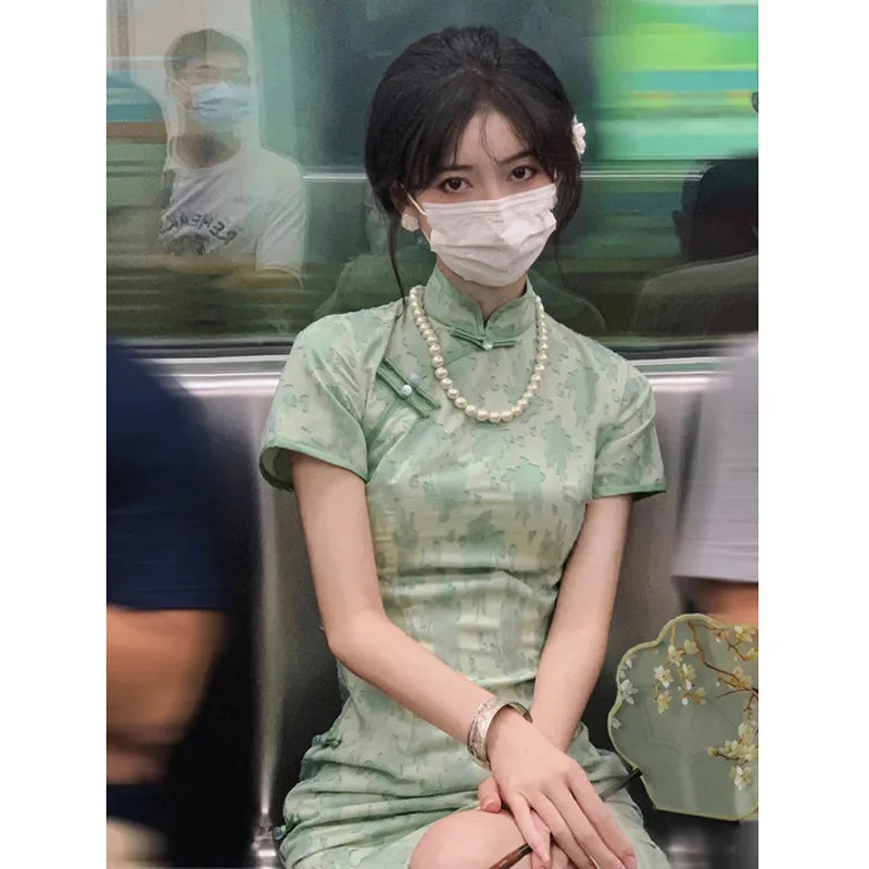 style high-end temperament improved long style simple and elegant girl green Chiffon new style in spring and summer of 2022