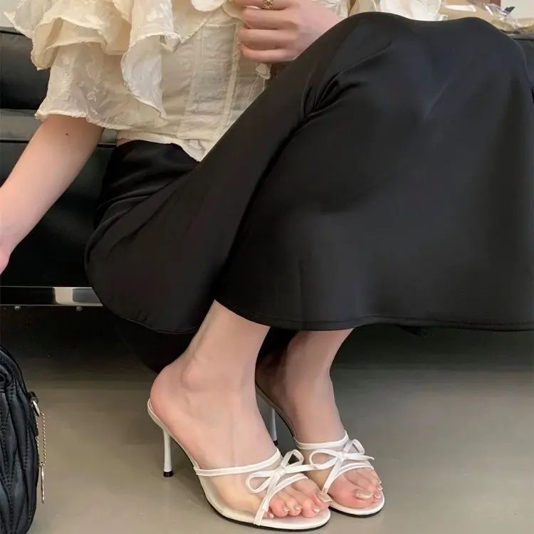 

Женские туфли на высоком каблуке модные и сексуальные, а тюлевый бант украшает обувь на шпильке, а также туфли Enekororo и босоножки.