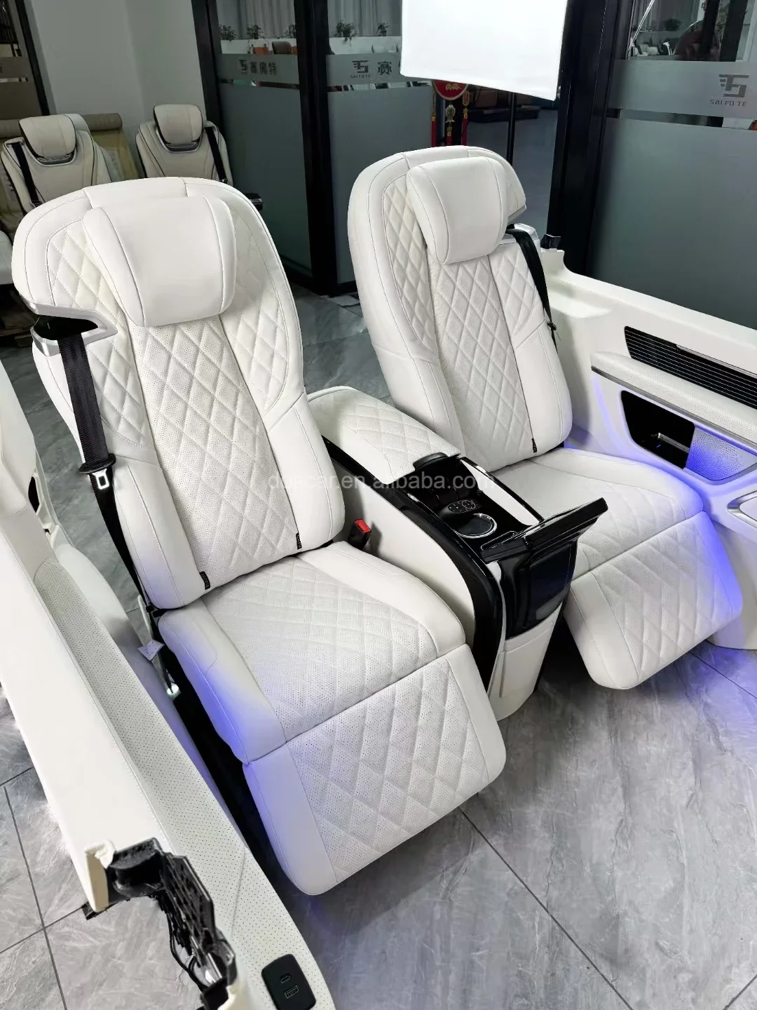 Vito Vclass New Luxury Four-Seater Commercial Vehicle Interior Kits with Partition Hidden Seat Bar Lift Curved TV