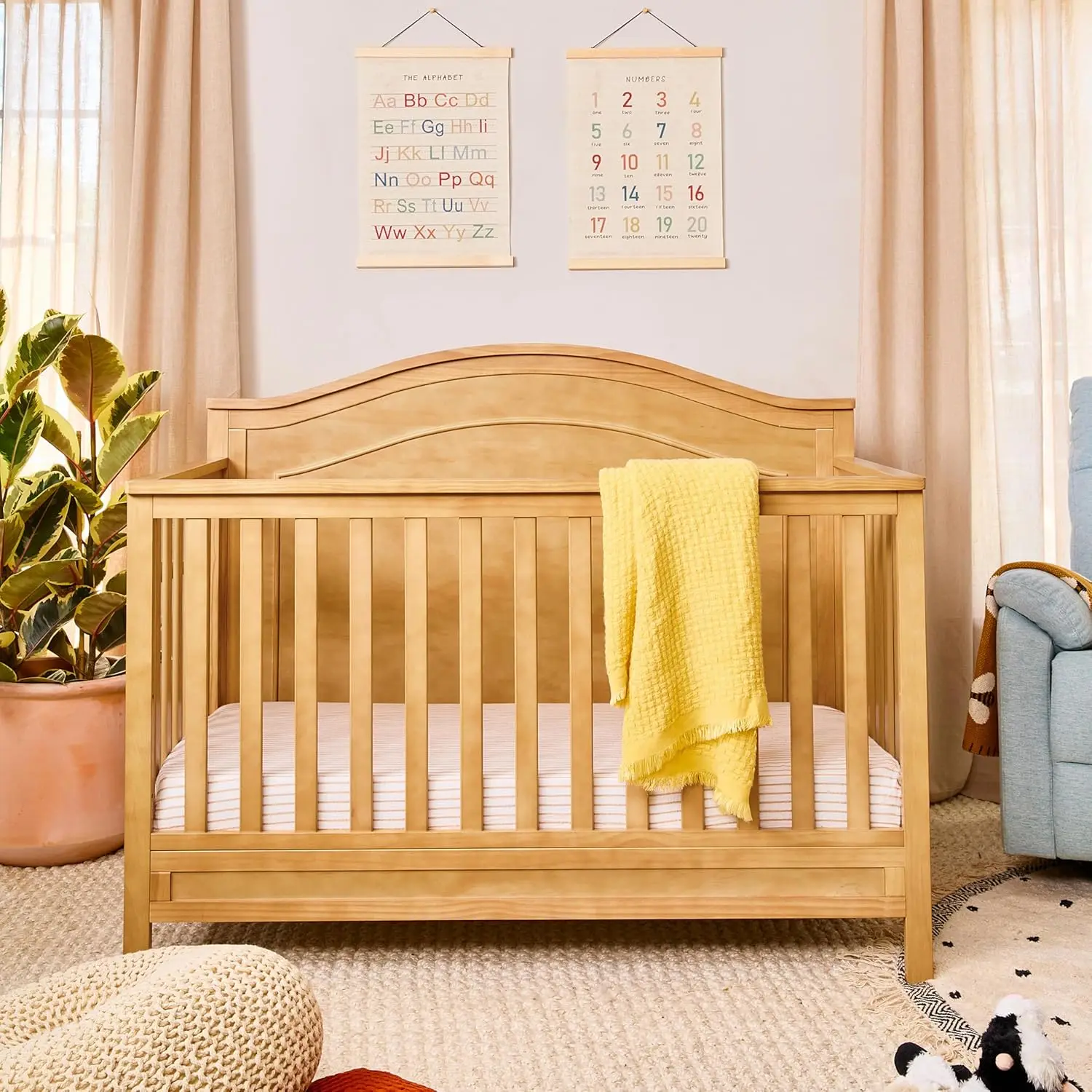 DaVinci Charlie 4-in-1 Convertible Crib in Honey | Greenguard Gold Certified