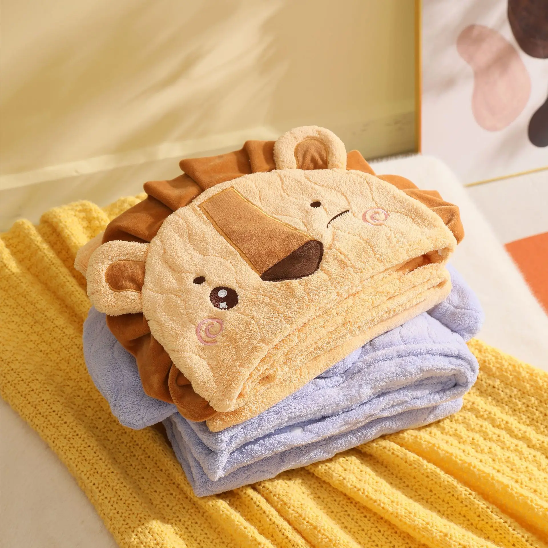 Soft Cartoon Animal Kids Hooded Bath Towel Microfiber Velvet Water Absorbent Baby Bathing Cape Wrap Cover Comfortable Blanket