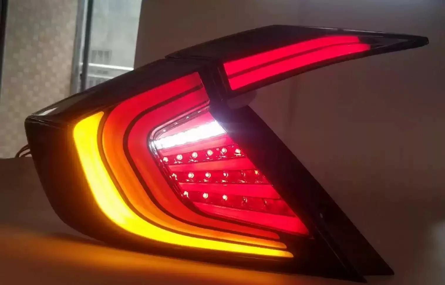 

Rear lamp Tail light assembly for Honda civic 10th LED driving lights brake lights turn signal مصباح خلفي هوندا سيفيك