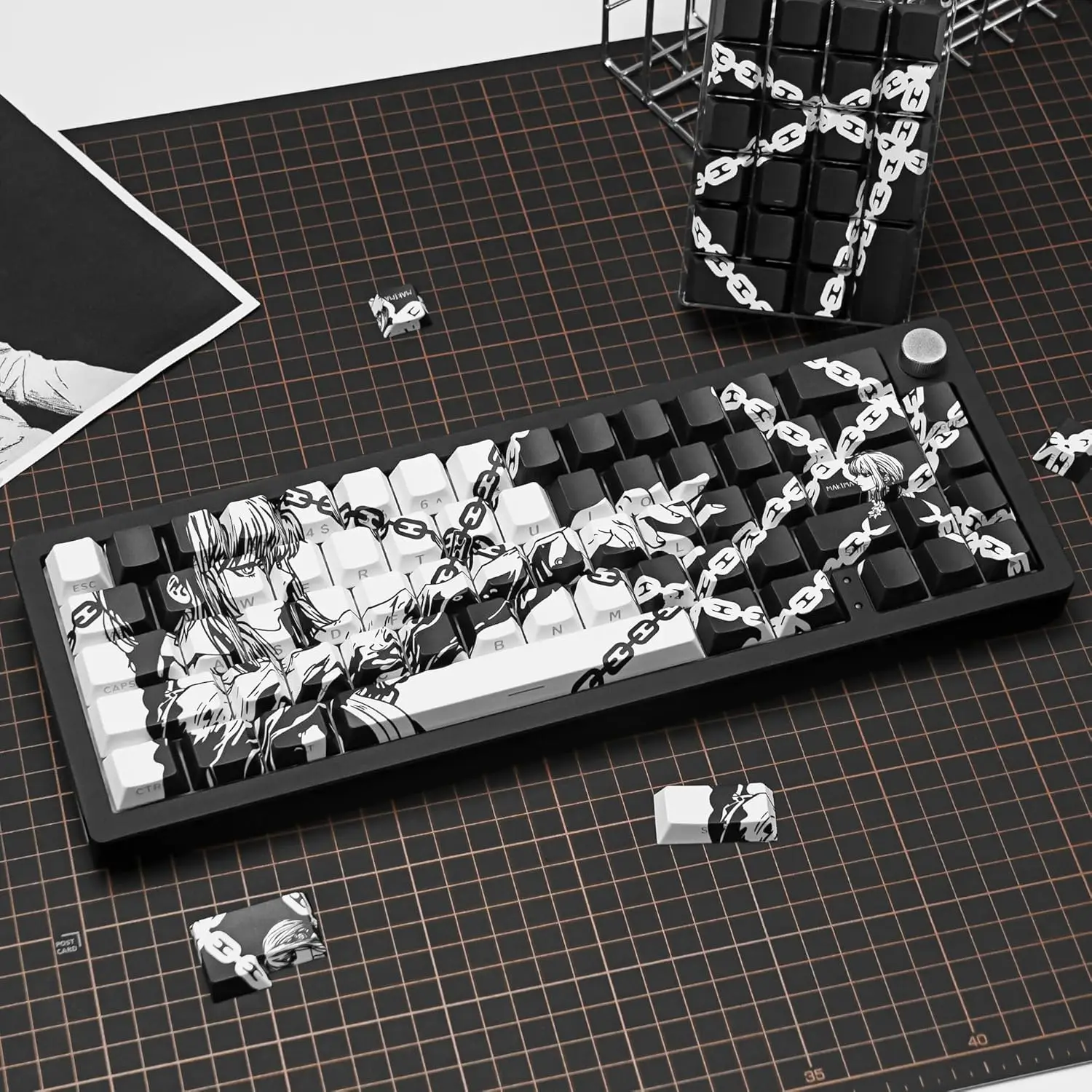 

Материал PBT, черная цепочка вишневого цвета, изготовленная на заказ мерцающая колпачок с подсветкой, 75%, 131 клавиша через боковую резьбу, изготовленная на заказ колпачки для ключей