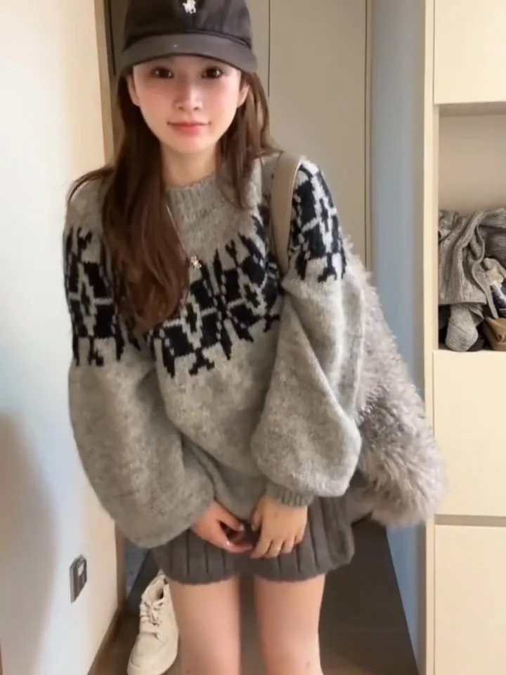 韓国風スレ怠惰なセーター女性の秋冬ソフトルーズラウンドネニットトップ刺繍入りロングスベ暖かいサーマル