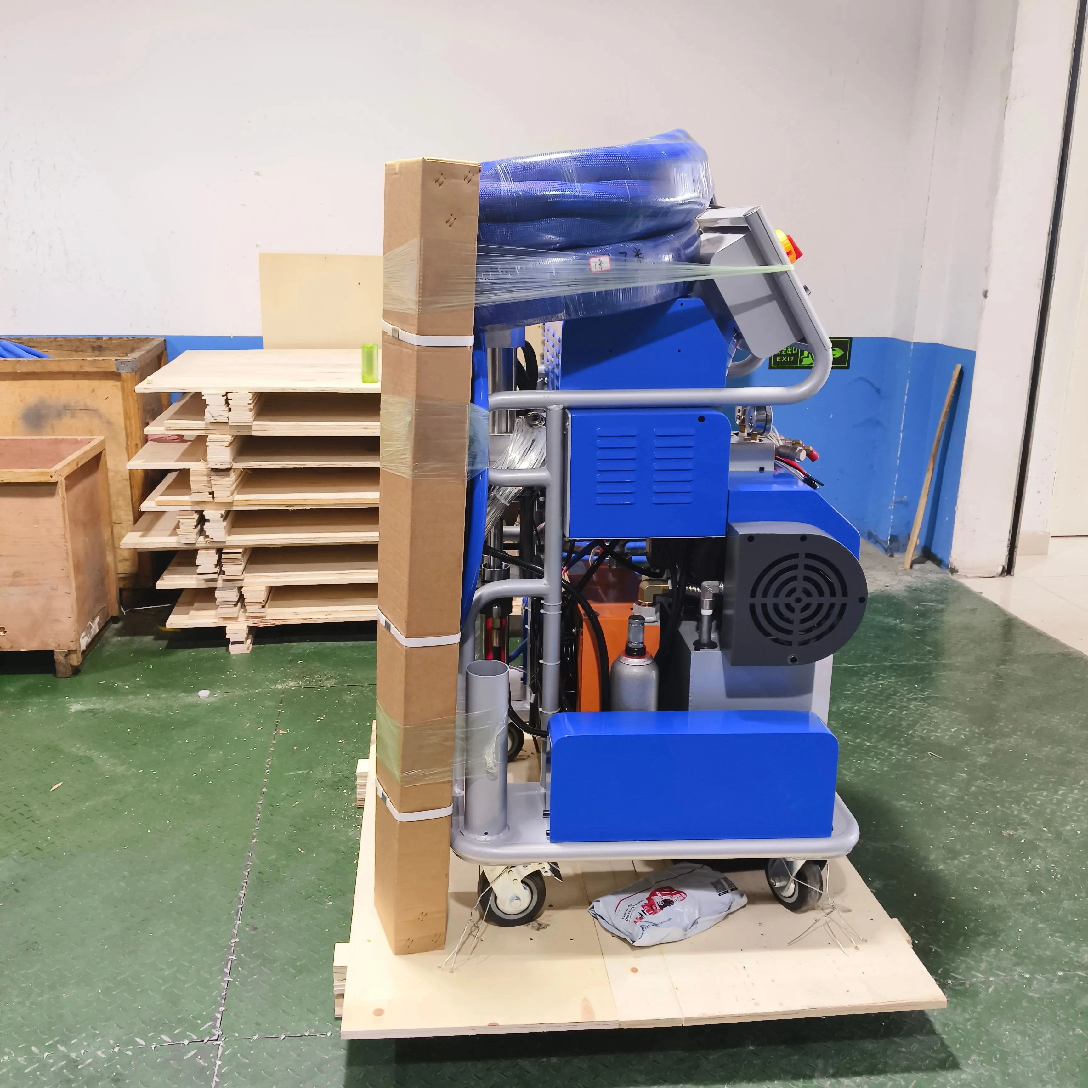 Zero Pressure Drop Polyurea Spraying Machine For Long Hoses Robust Polyurethane Insulation System For High Buildings