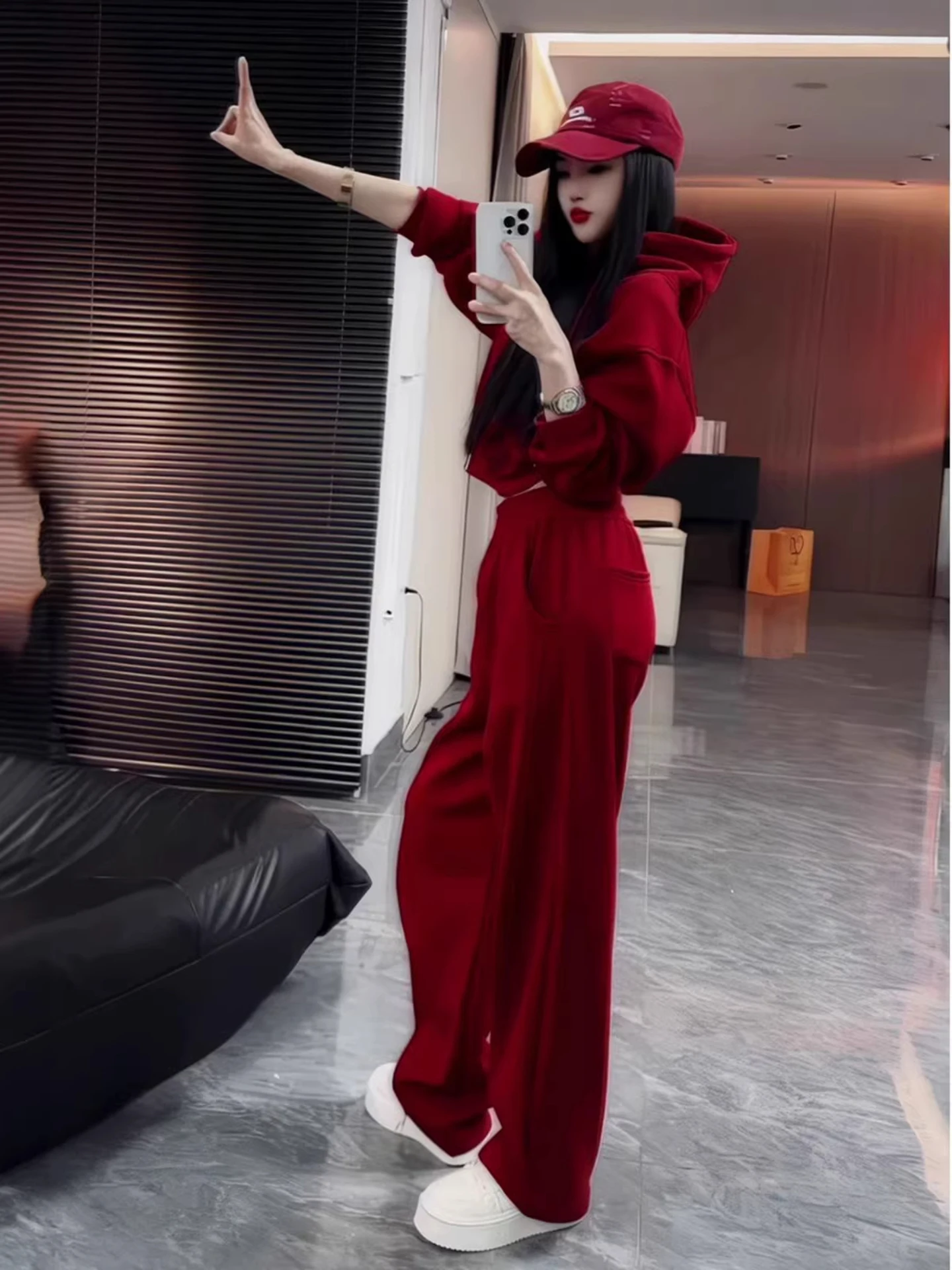 طقم رياضي أحمر أنيق للنساء، هودي كاجوال وبنطلون واسع الساق، طقم من قطعتين للخريف والشتاء، فضفاض ومريح