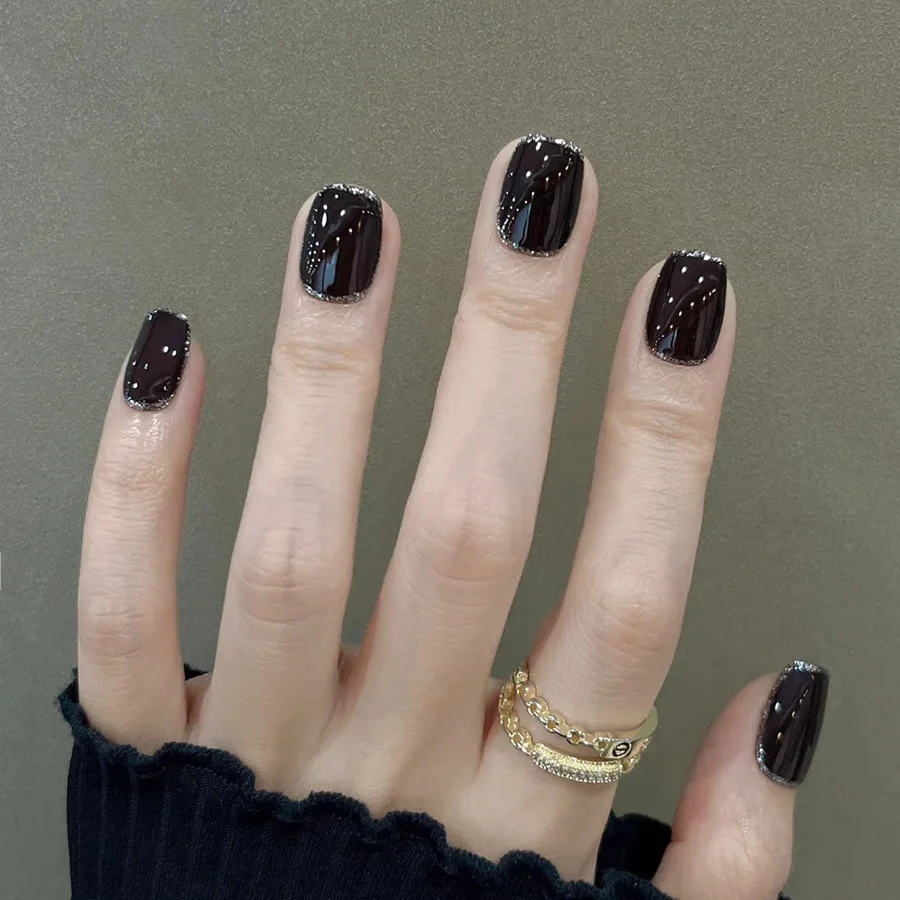 24個入り ブラックネイル プレスオン ガールズ シルバーグリッターネイルチップ ショート人工ネイルアート 再利用可能 粘着剤付きつけ爪