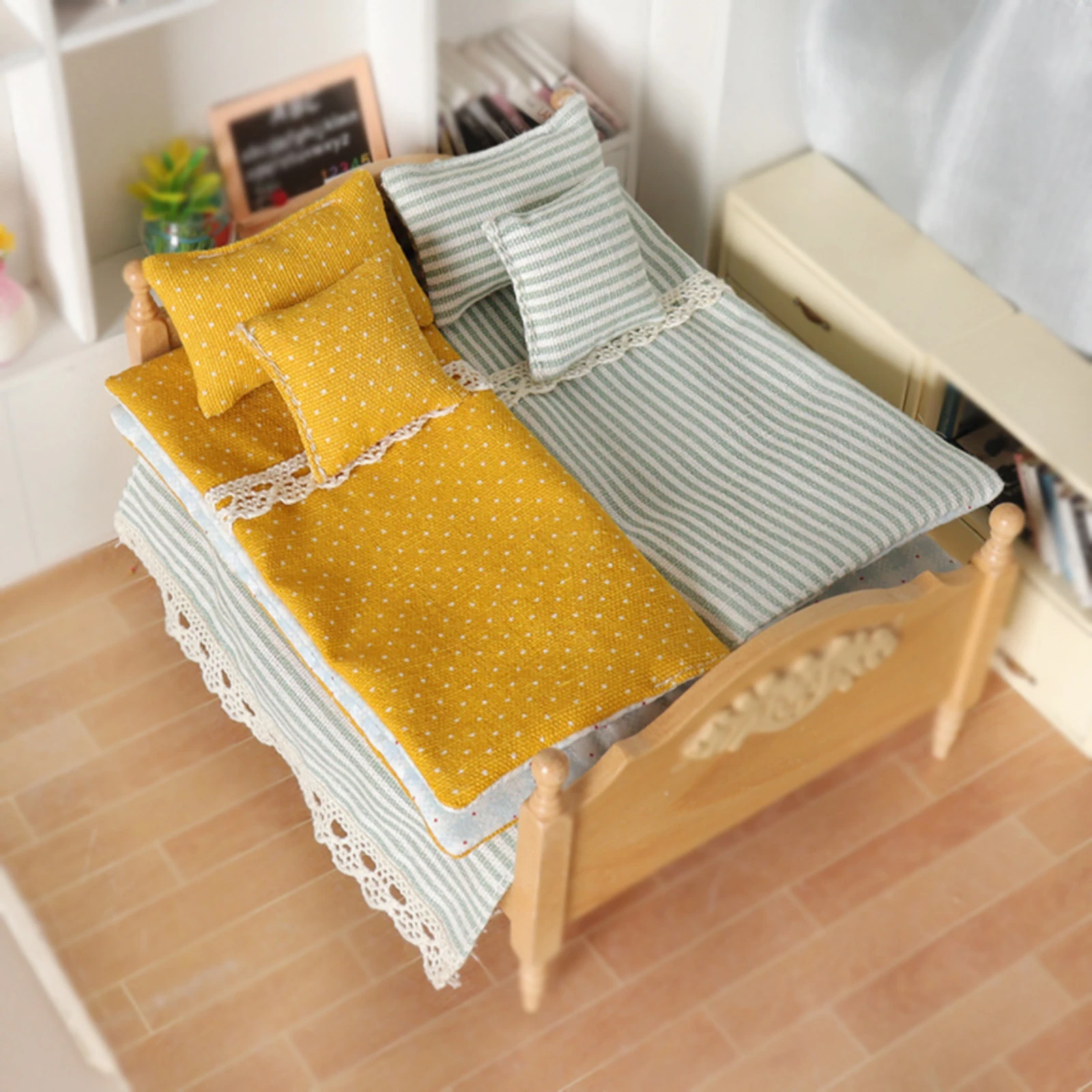 Decorative Throw Pillow - 6 Buah Set Sprei Rumah Boneka
