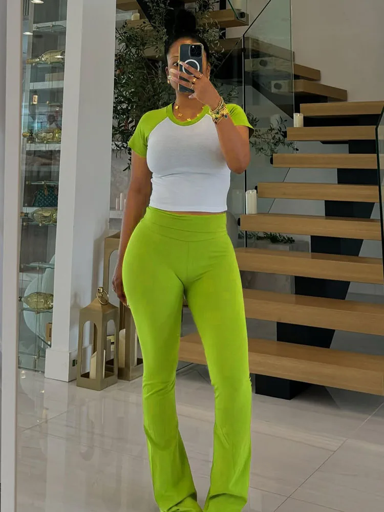 

Повседневный комплект из 2 предметов в стиле пэчворк для женщин: летний образ с укороченным топом с коротким рукавом и расклешенными брюками. Новинка в спортивных комплектах для фитнеса.