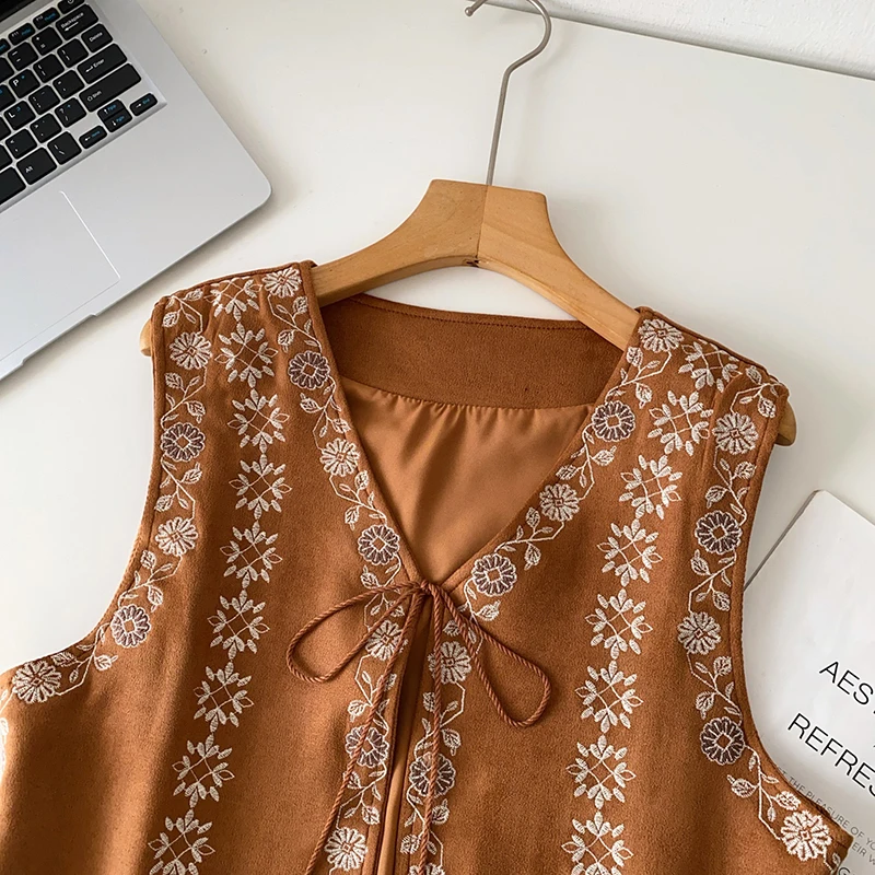 2026 Spring Autumn Retro Ethnic Style Embroidered Vest Women's V-neck Straightened Tassel Stacked Versatile Vests D192