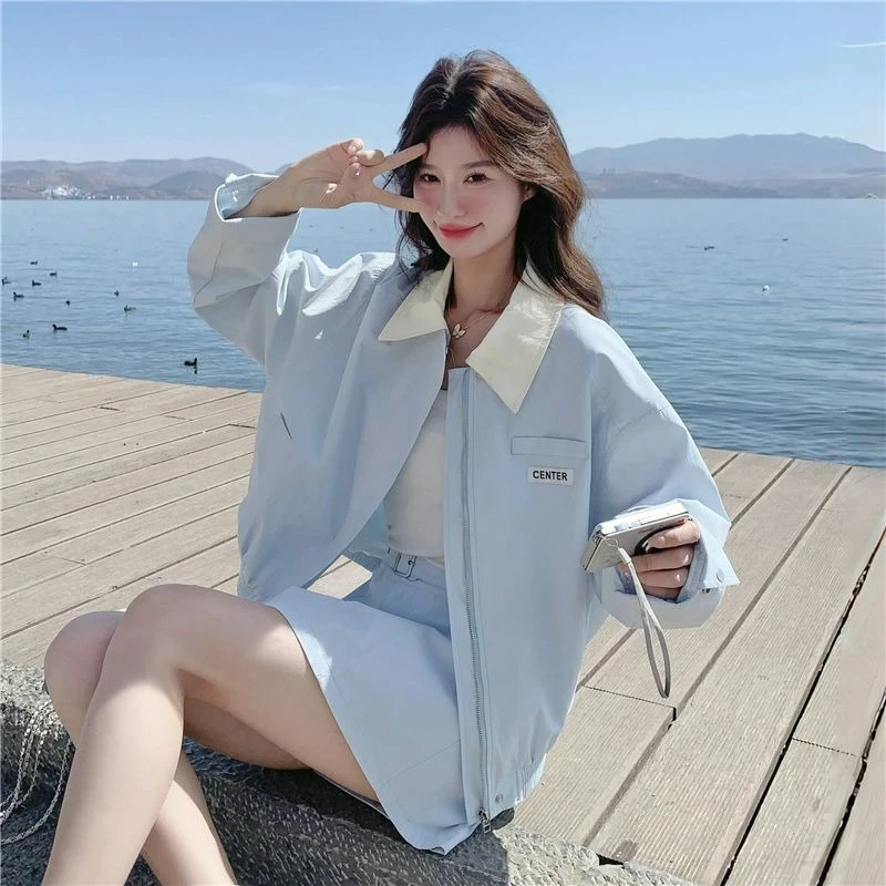 

Синяя модная короткая куртка с контрастными лацканами, короткая юбка, комплект из двух предметов для женщин, весна-осень 2026, новые французские нежные пальто