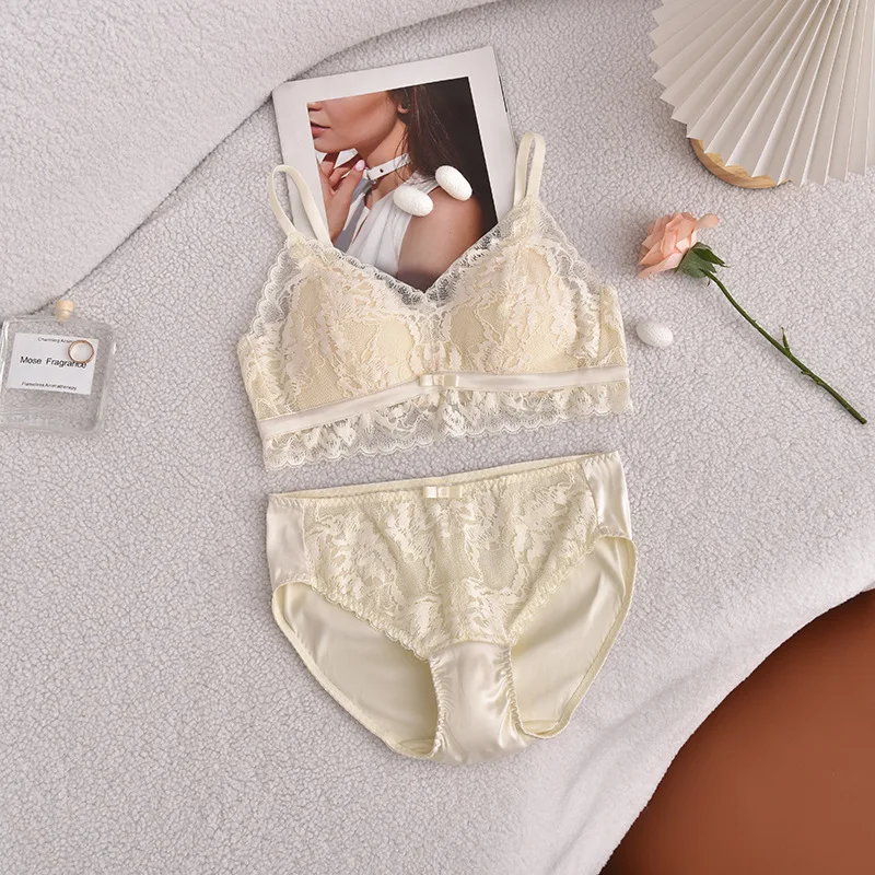

100% Mulberry Silk Lightweight and Breathable Bra Set Lace Seamless Triangle Underwear Set Silky Smooth Skin Friendly Lingerie